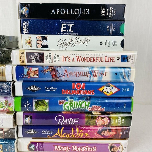 Lot of 18 VHS MOVIES - Disney Classics Family Kids - Picture 3 of 3